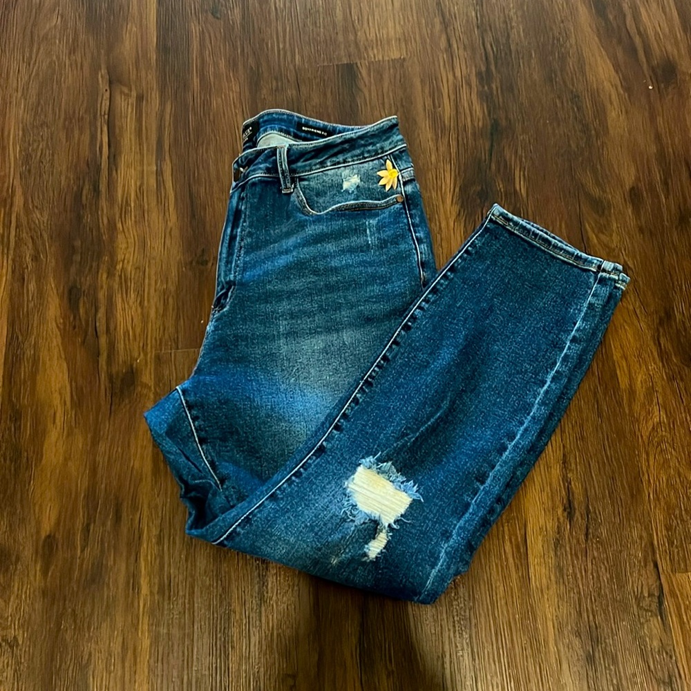 Judy Blue 18W Floral Embroidered Jeans -Boyfriend fit